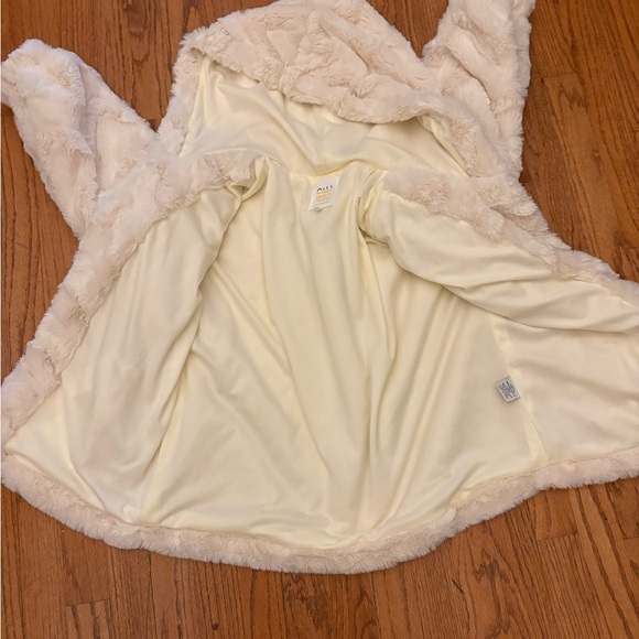 Elegant Cream Teddy Jacket - Picture 2 of 2